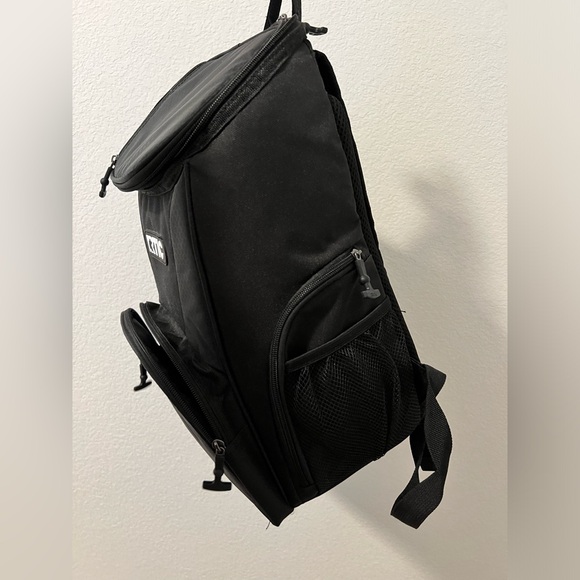 RTIC - Backpack Cooler - Picture 4 of 8